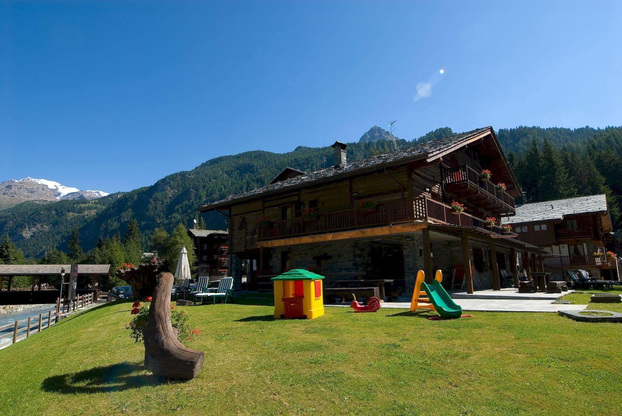 Hotel Bellevue Champoluc Exterior photo